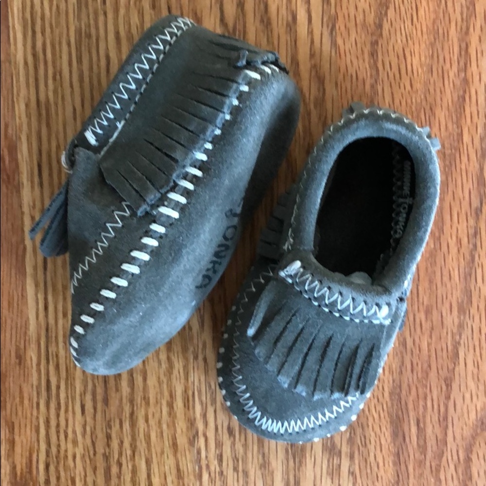 Minnetonka Infants Sz 1, Grey